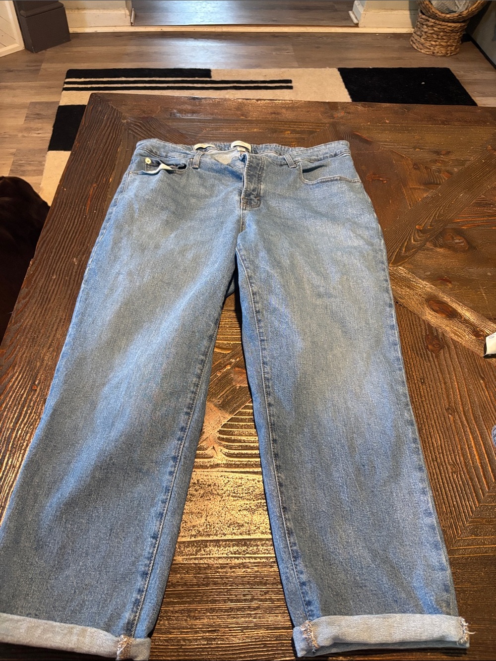 Universal Thread Women's Light Blue Straight Leg Jeans